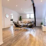 Fewomo, Historisches Moselflair Apartment, 6 Personen, Stilvoll & Komfortabel Fuer Deinen Urlaub 公寓 *