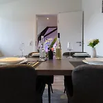 Fewomo, Historisches Moselflair Apartment, 6 Personen, Stilvoll & Komfortabel Fuer Deinen Urlaub 公寓 *