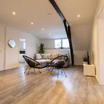 Fewomo, Historisches Moselflair Apartment, 6 Personen, Stilvoll & Komfortabel Fuer Deinen Urlaub 公寓 利塞尔