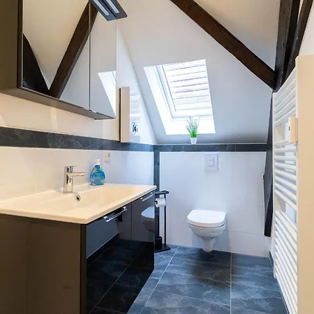 Fewomo, Historisches Moselflair Apartment, 6 Personen, Stilvoll & Komfortabel Fuer Deinen Urlaub * Лизер