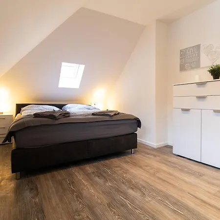 Fewomo, Historisches Moselflair Apartment, 6 Personen, Stilvoll & Komfortabel Fuer Deinen Urlaub 公寓 利塞尔