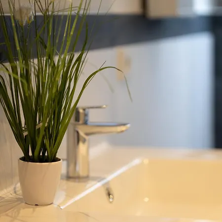 Fewomo, Historisches Moselflair Apartment, 6 Personen, Stilvoll & Komfortabel Fuer Deinen Urlaub *