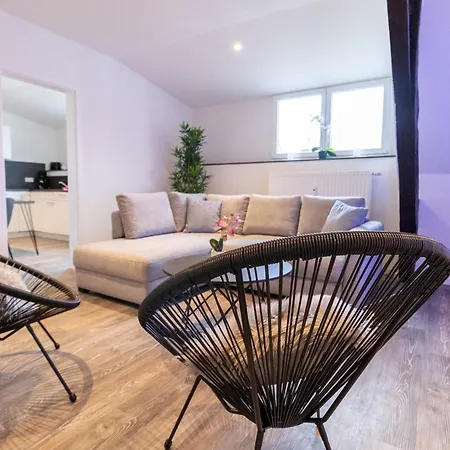 Fewomo, Historisches Moselflair Apartment, 6 Personen, Stilvoll & Komfortabel Fuer Deinen Urlaub Апартаменты Лизер