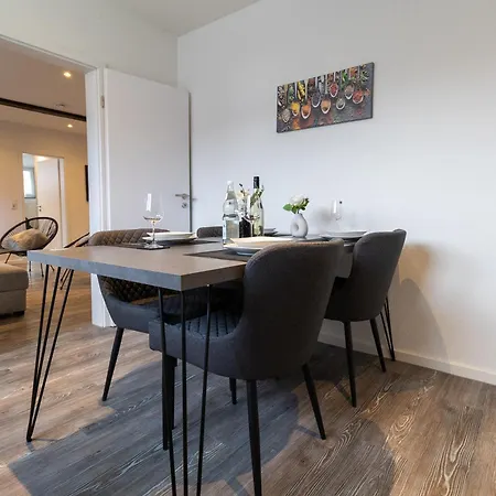 Fewomo, Historisches Moselflair Apartment, 6 Personen, Stilvoll & Komfortabel Fuer Deinen Urlaub * 利塞尔