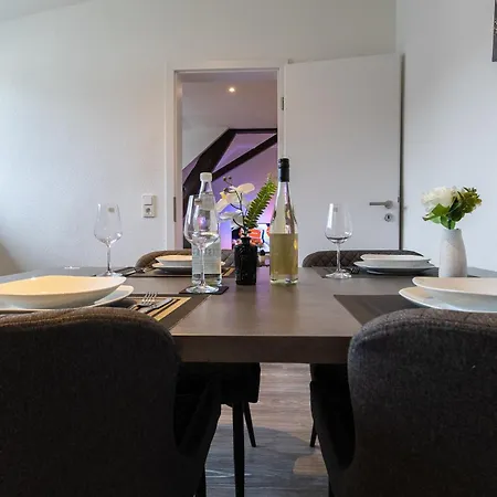 Fewomo, Historisches Moselflair Apartment, 6 Personen, Stilvoll & Komfortabel Fuer Deinen Urlaub Апартаменты *