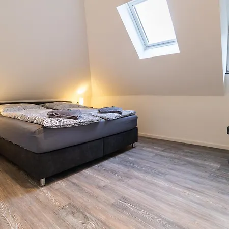 Fewomo, Historisches Moselflair Apartment, 6 Personen, Stilvoll & Komfortabel Fuer Deinen Urlaub *