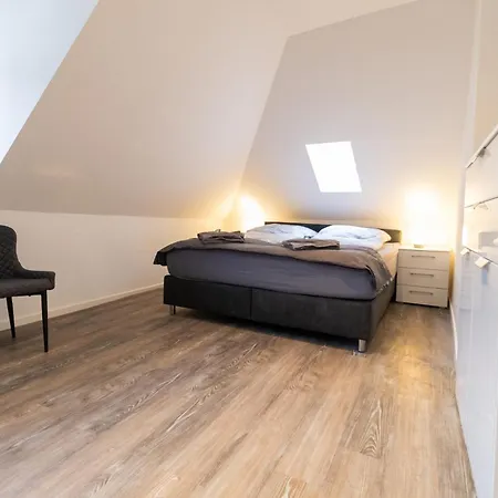 Fewomo, Historisches Moselflair Apartment, 6 Personen, Stilvoll & Komfortabel Fuer Deinen Urlaub 公寓 利塞尔