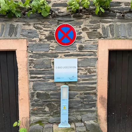 Fewomo, Historisches Moselflair Apartment, 6 Personen, Stilvoll & Komfortabel Fuer Deinen Urlaub 利塞尔