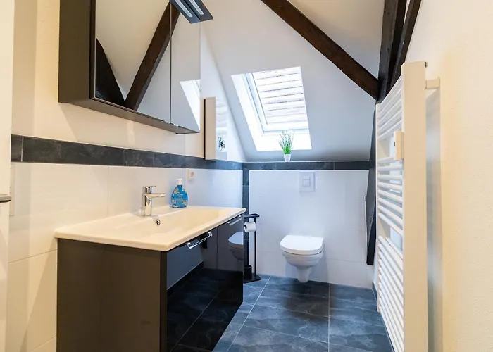 Fewomo, Historisches Moselflair Apartment, 6 Personen, Stilvoll & Komfortabel Fuer Deinen Urlaub * リーザー