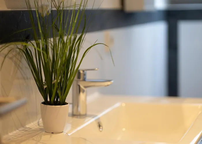 Fewomo, Historisches Moselflair Apartment, 6 Personen, Stilvoll & Komfortabel Fuer Deinen Urlaub *