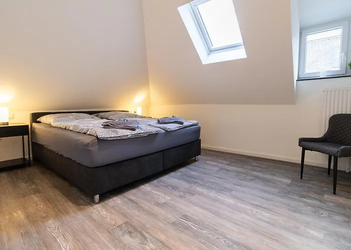 Fewomo, Historisches Moselflair Apartment, 6 Personen, Stilvoll & Komfortabel Fuer Deinen Urlaub *